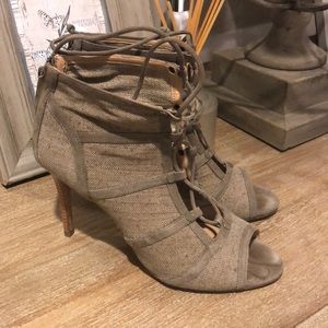 Banana Republic Taupe booties